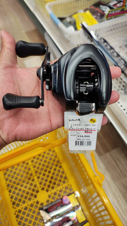 Shimano Excense DC XG esquerda + Isca Megabass Flapper 220 (item usado)