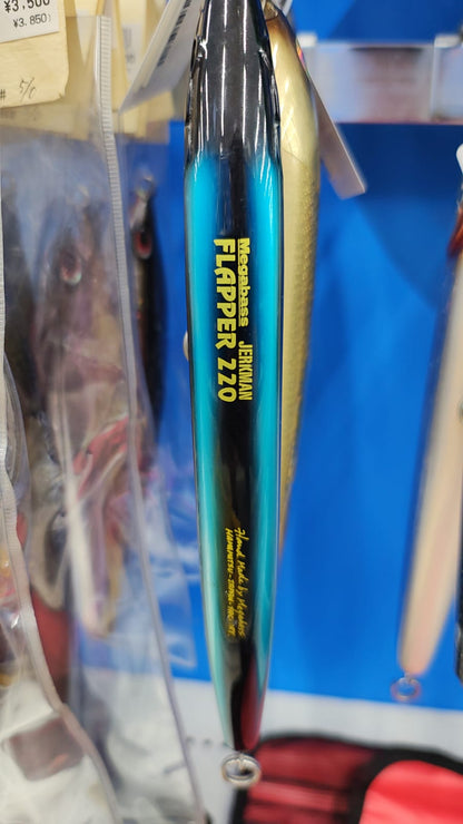 Shimano Excense DC XG esquerda + Isca Megabass Flapper 220 (item usado)